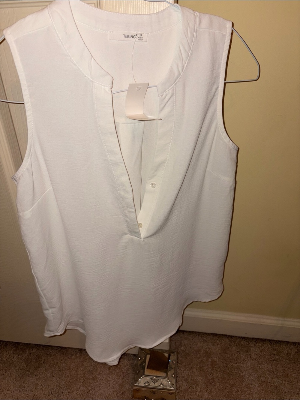 *BRAND NEW* Women’s Small Timing White Sleeveless V-Neck Blouse